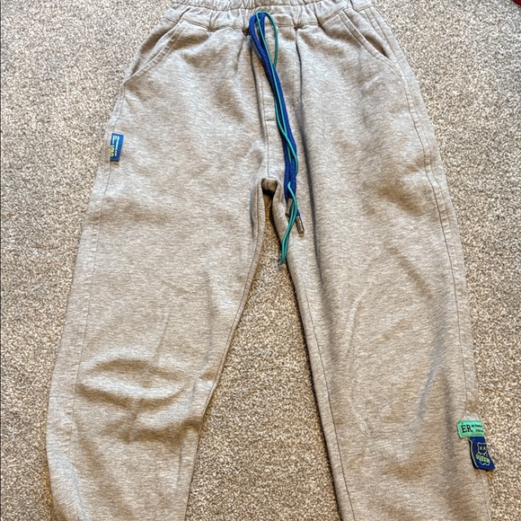 8-year-old Boy’s Clothes Bundle (10 pieces) - Picture 11 of 17